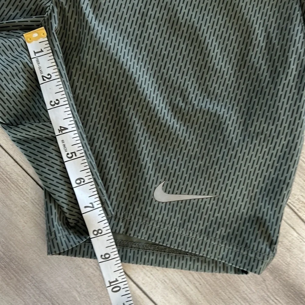 Nike womens green patterned drawstring shorts size medium